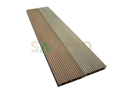 Planches de terrasse composites au fini grain de bois gaufré profond
