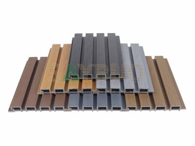 Panneaux muraux extérieurs coextrudés en composite bois-plastique (WPC) de qualité supérieure – Résistants aux intempéries et nécessitant peu d'entretien