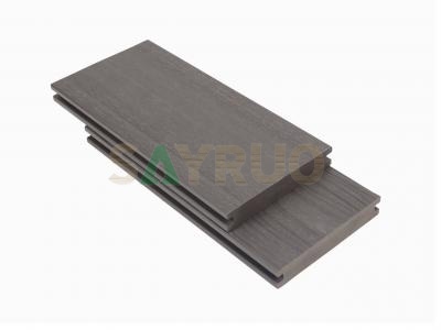 Terrasse en WPC coextrudé à âme pleine | Grain de bois double face et finition brossée | Terrasse composite extérieure robuste pour projets commerciaux